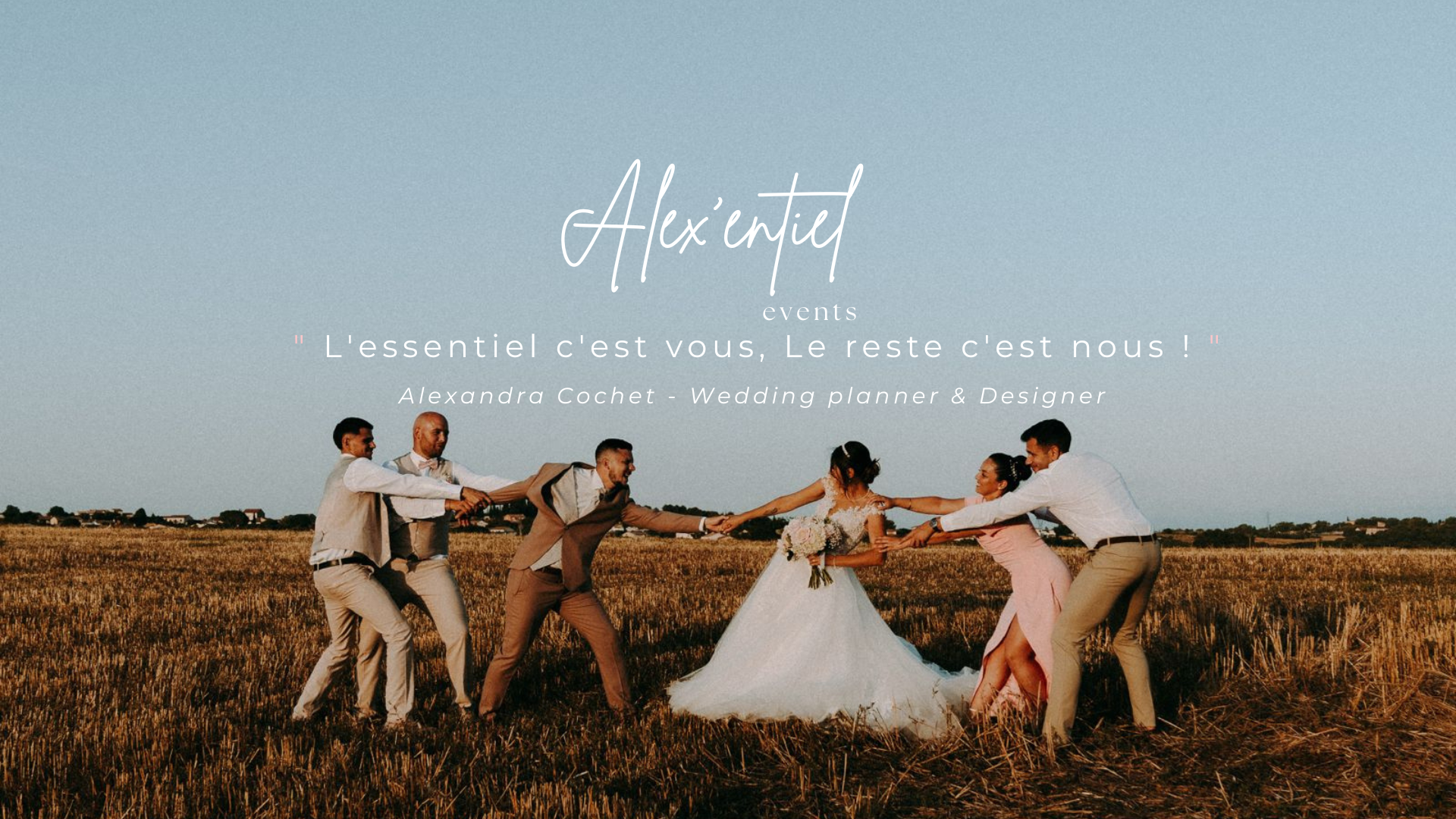 Couple de mariés dans un cadre romantique